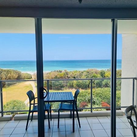 Ocean Bliss - Top Floor Beachfront Studio With Amazing Views ! Marcoola Exteriör bild