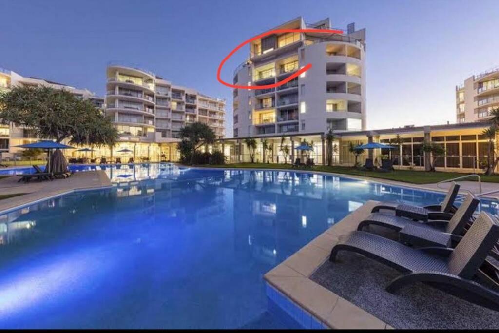 Ocean Bliss - Top Floor Beachfront Studio With Amazing Views ! Marcoola Exteriör bild