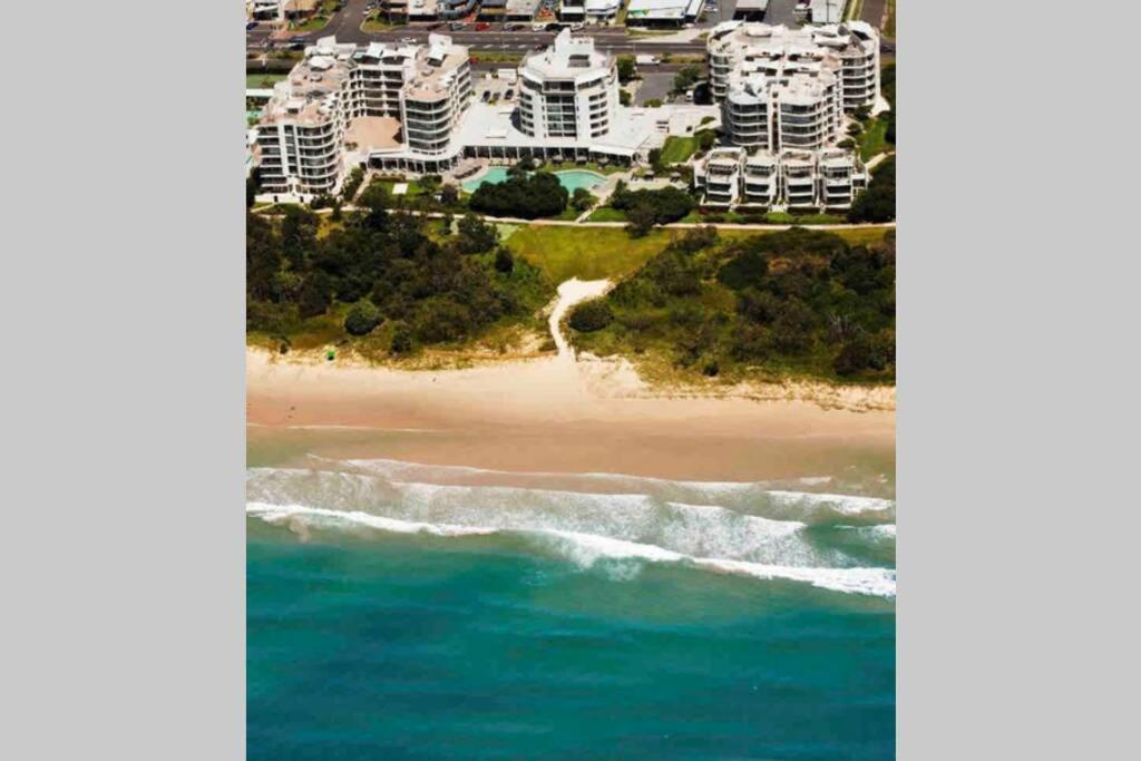 Ocean Bliss - Top Floor Beachfront Studio With Amazing Views ! Marcoola Exteriör bild