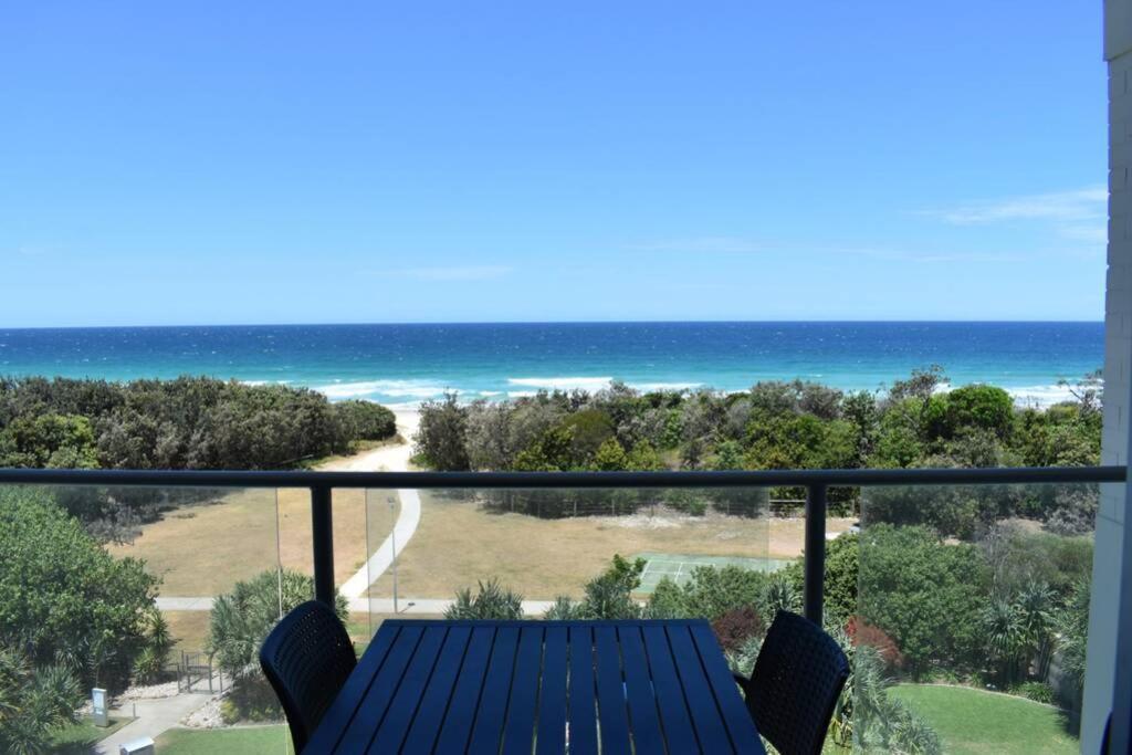 Ocean Bliss - Top Floor Beachfront Studio With Amazing Views ! Marcoola Exteriör bild