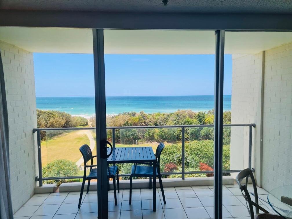 Ocean Bliss - Top Floor Beachfront Studio With Amazing Views ! Marcoola Exteriör bild